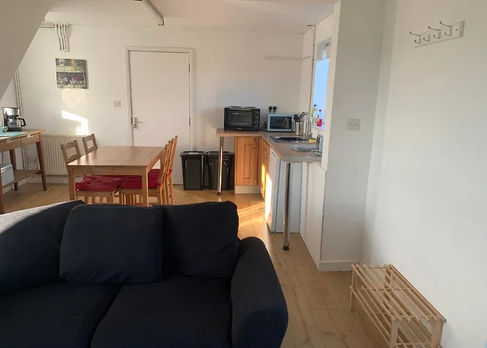 1 Bedroom Annex, Private Bathroom, Peaceful Area