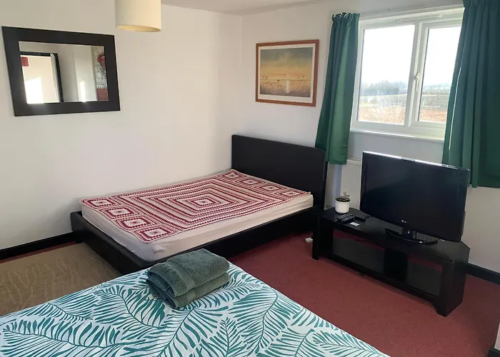 1 Bedroom Annex, Private Bathroom, Peaceful Area