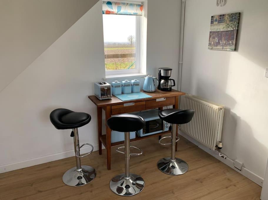 1 Bedroom Annex, Private Bathroom, Peaceful Area * Claypits