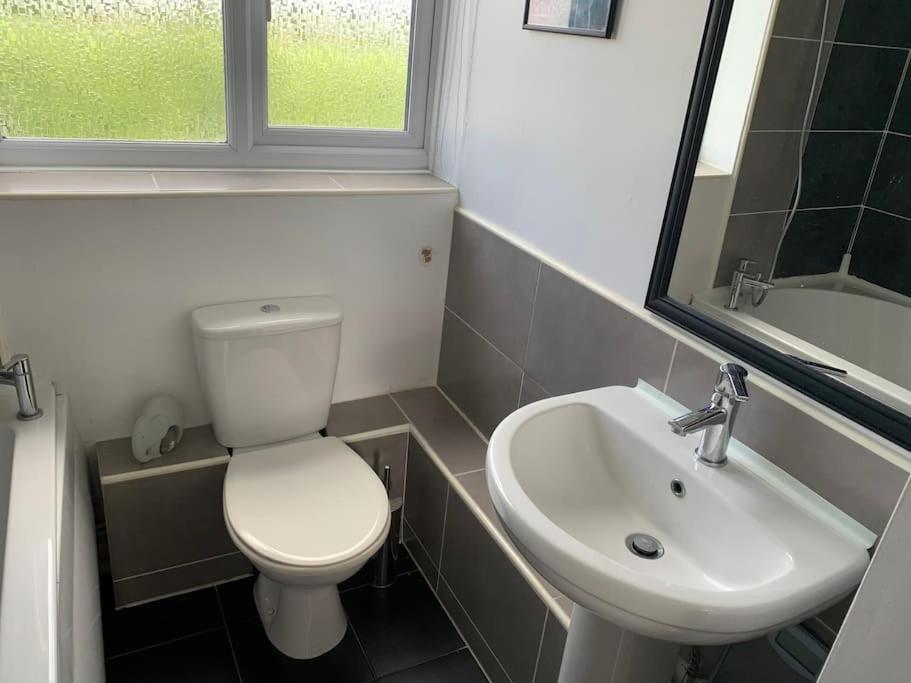 1 Bedroom Annex, Private Bathroom, Peaceful Area Apartment Claypits