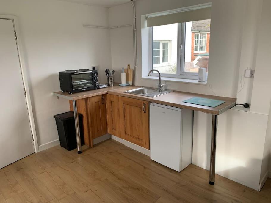 1 Bedroom Annex, Private Bathroom, Peaceful Area *